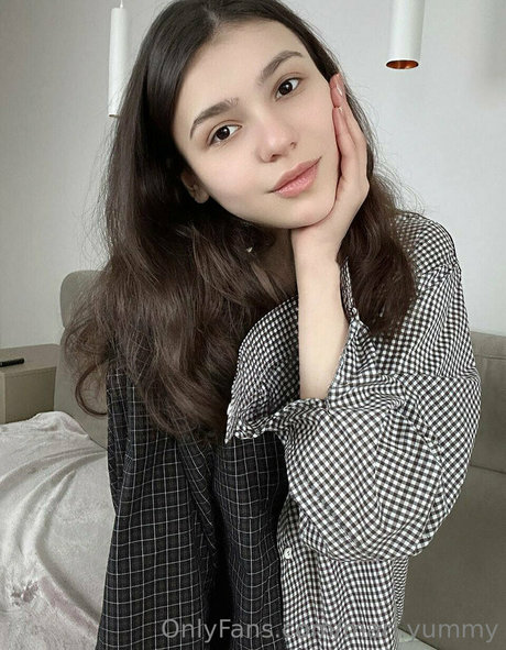 mari yummy free actress pictures