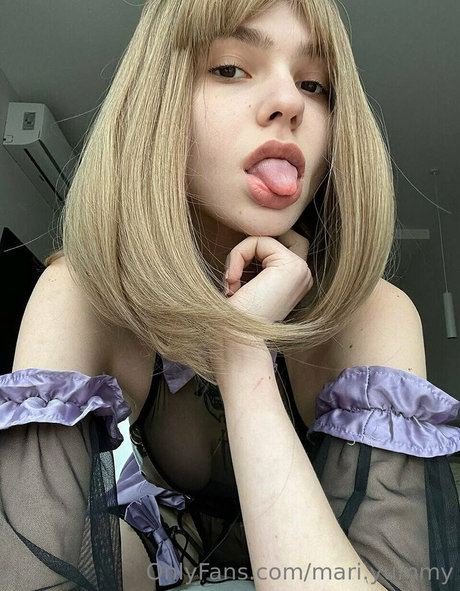 blonde secretary onlyfans exclusive pictures