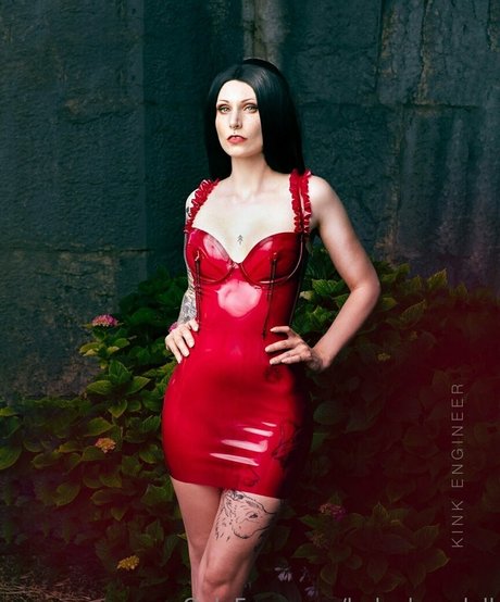 ladyelvendoll naked model photos