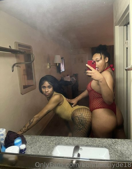 bonniexclyde18 nude pornstar archive