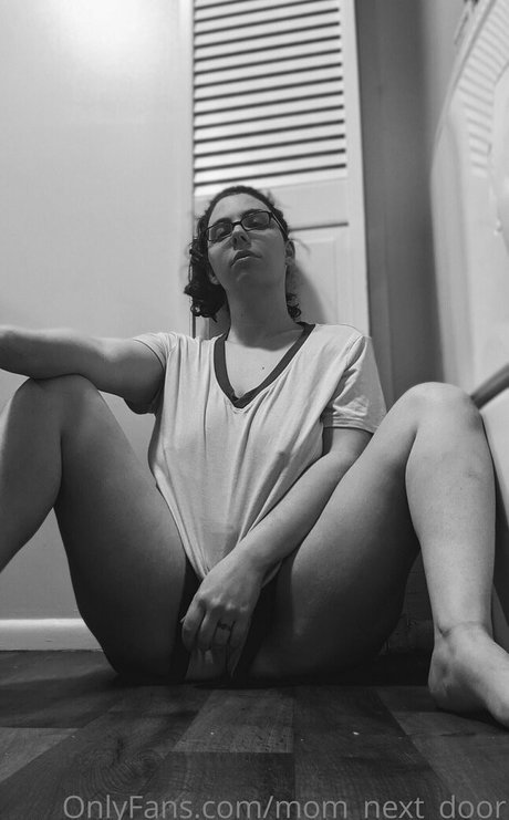 mom next door hot model pic