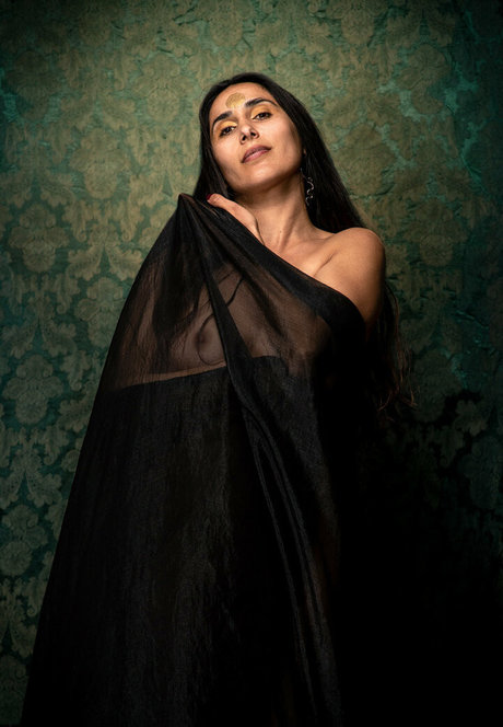 ladyjuicybrunette erotic model gallery