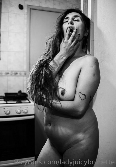 ladyjuicybrunette pretty actress pics