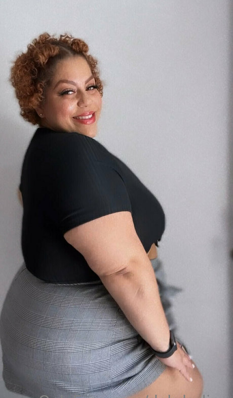 debdarling model perfect galleries