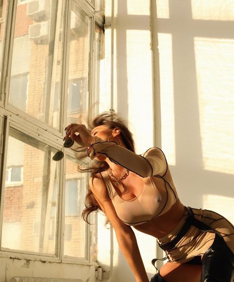 Lybov Kalish model naked pic