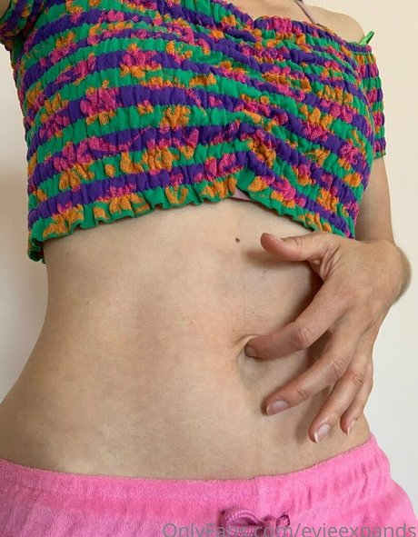 evieexpands xxx model picture