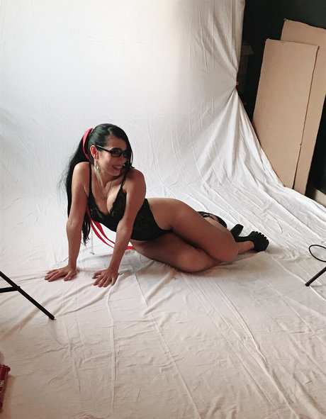 Caroangulito Cosplayer nude pornstar image