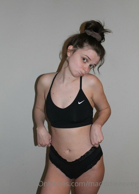 ellabelleeee hot actress images