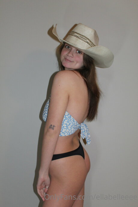 ellabelleeee model erotic picture