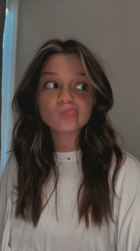 ellabelleeee high quality actress pictures