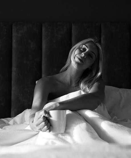 annamarie model hot img