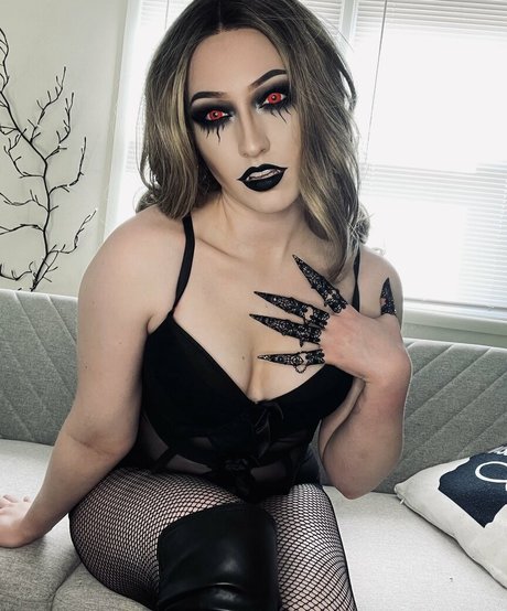 MaisieLynnie pornstar free photos