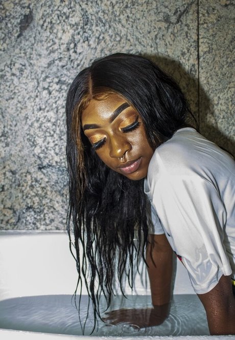 siryoga model sexy pictures