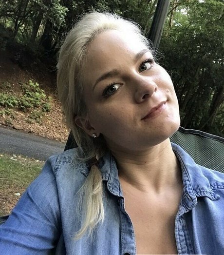 Lisey Sweet perfect pornstar gallery