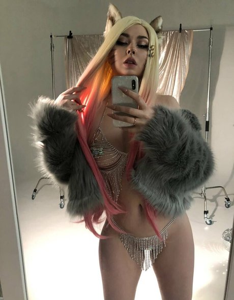 Hessakai model erotic photos