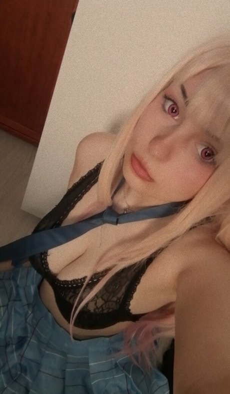 PlastiqTrash model naked gallery