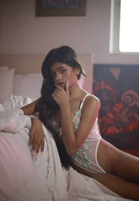 Amaira Roy xxx star img