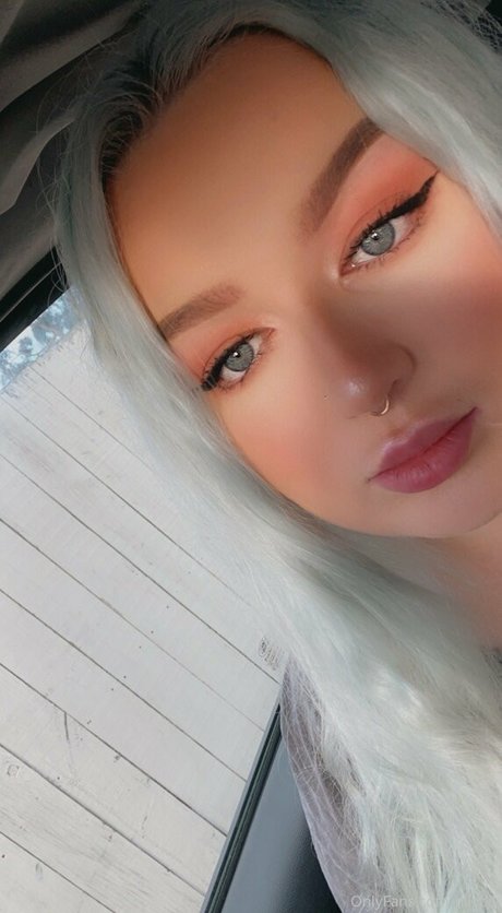 nikibix pretty pornstar photos