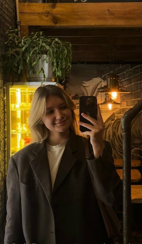 pervokursnica art model picture