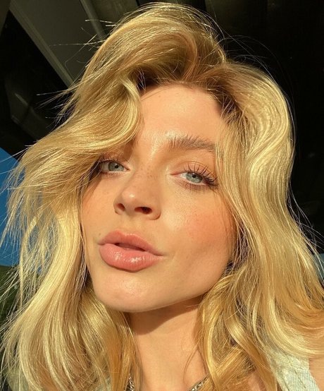 Molly Garcia pretty pornstar pictures