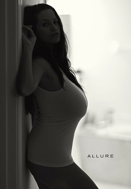 Onlyvee1 sexy pornstar archive