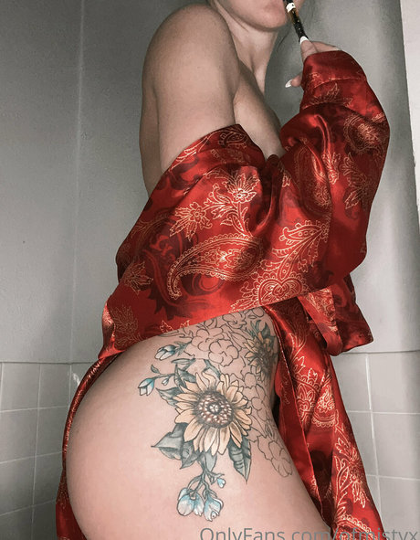 heavenleighh pornographic actress pic