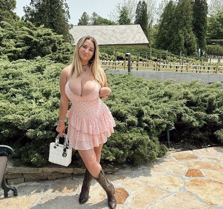 Jolieboero star hot picture