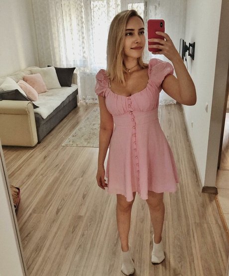 Alissa Strekozova model sexy photo