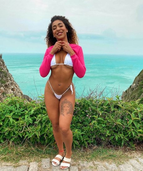 Emelly Souza sexy pornstar image