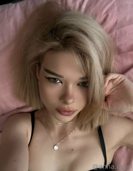 anna ocori sexy model pictures