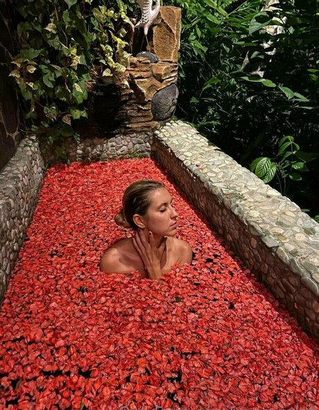 curvy muscle onlyfans beautiful porn photo