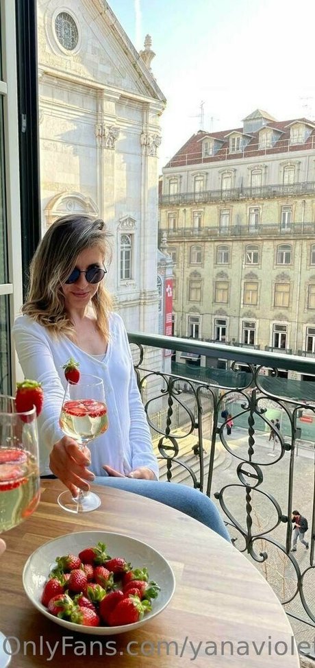 yanaviolet naked pornstar pictures