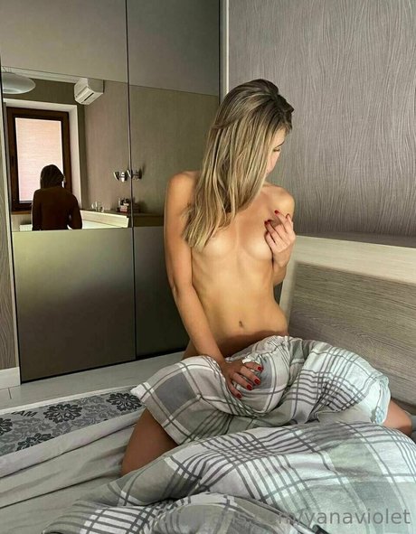 yanaviolet star hot photos