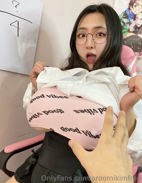 aroomikimfree sexy model pics