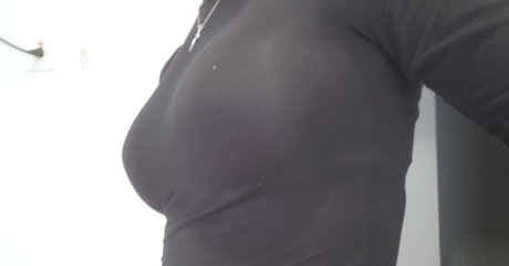 gothravemom pretty model photo