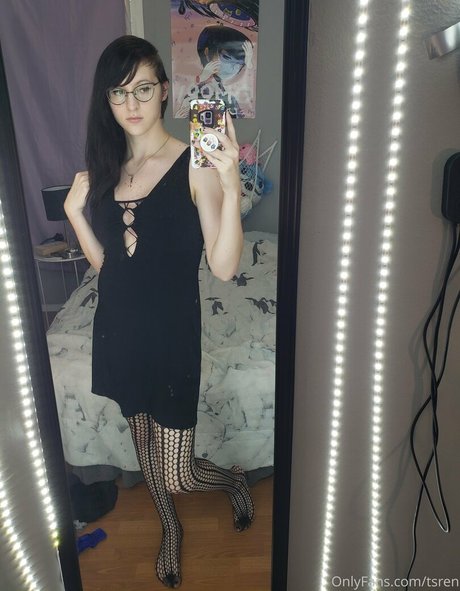 gothravemom model erotic picture