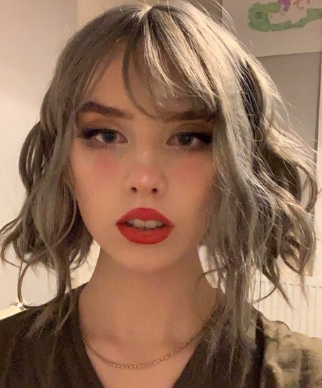 Maisie Francesca pretty star img