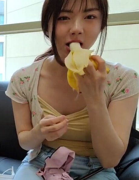 Bubbly live naked model pics