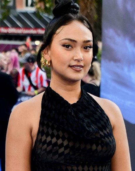 Joy Crookes best star img