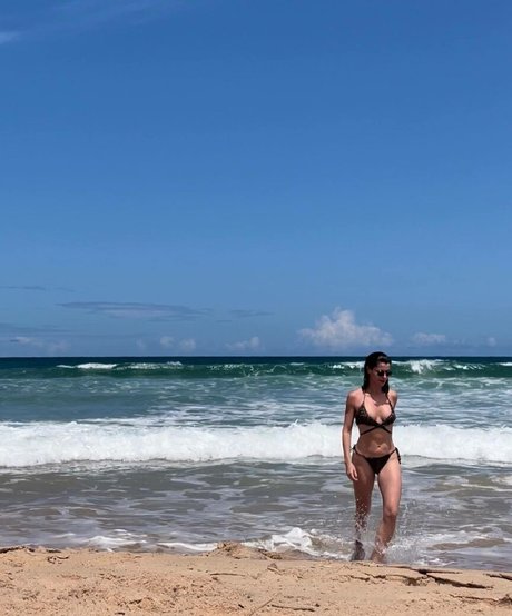 Alinne Moraes model hot images