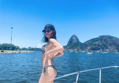 Alinne Moraes star photo