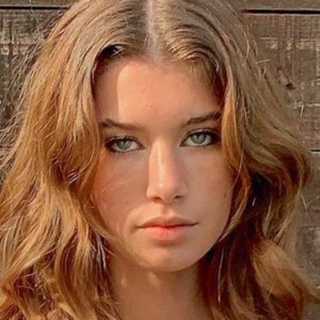 Sienna Raine Schmidt model hd images