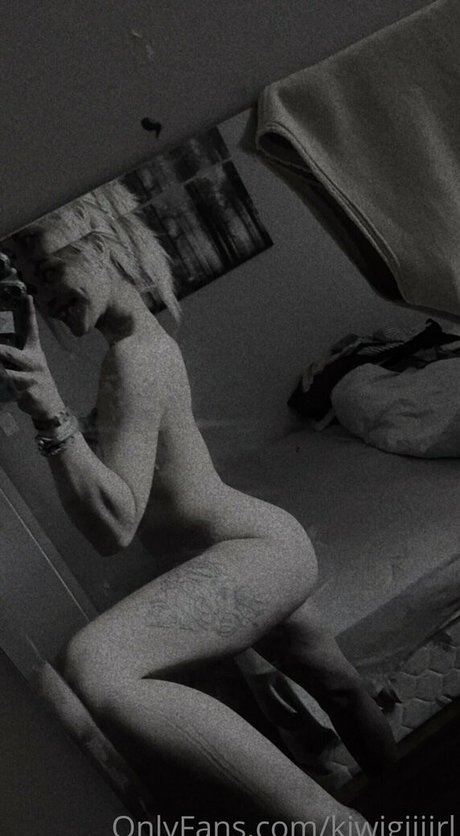 kiwigiiiirl nude actress photos