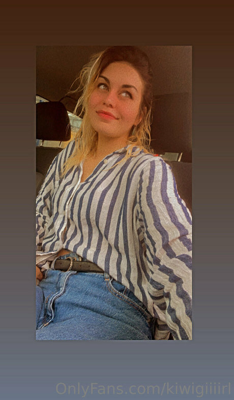 kiwigiiiirl erotic model image