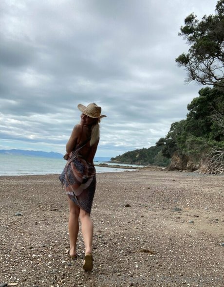 kiwigiiiirl model sex archive