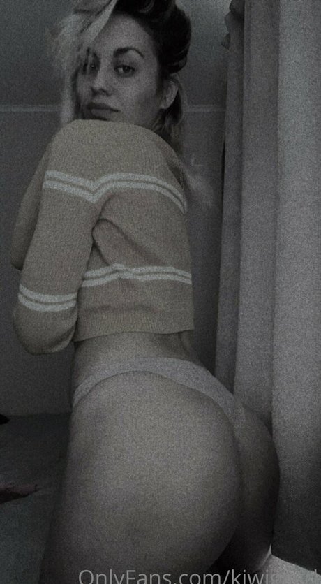 kiwigiiiirl star naked archive