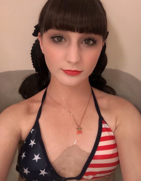 Schyler Reighn naked actress pictures