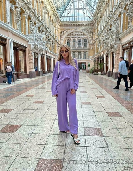 Nikki Cox model high quality photos