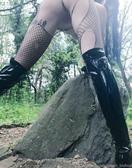 Bunnbutts nudes model pictures