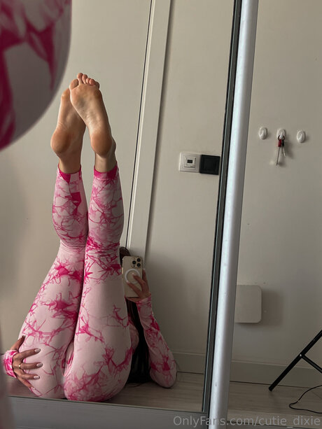 Cutie Dixie sexy actress galleries